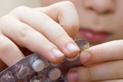 Възможно ли е да се дадат на детето парацетамол таблетки