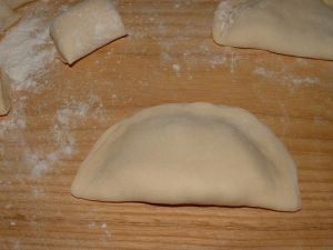kako skulptirati kvasac dough patties 3