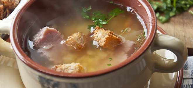 укусна супа свињске супе од грашка