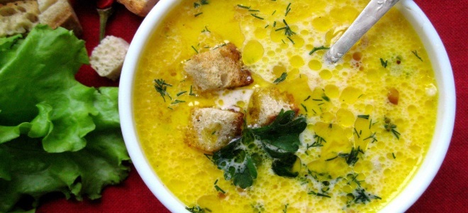 zupa grochowa z wędzonym serem