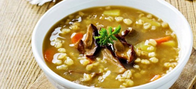 zupa z jęczmienia perłowego i grzybami