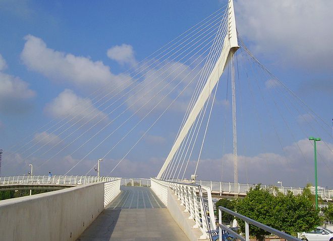 Знаменитый Струнный мост в Петах-Тиква