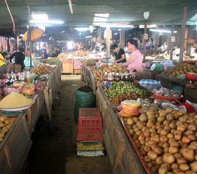 Городской рынок в центре Пхонсавана
