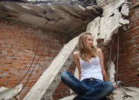 Photoshoot in the ruins 2