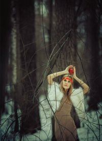 sesja zdjęciowa w zimie w lesie 10