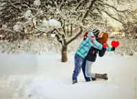 zimowa sesja zdjęciowa dla pary