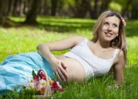 фотосесия на бременни жени в природата 7