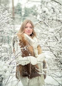 Photoshoot kobiet w ciąży w zimie na ulicy 1