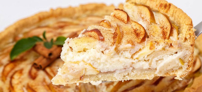 Apple Pie s kislo kremo in cimet