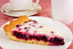 lingonberry koláč se zakysanou smetanou