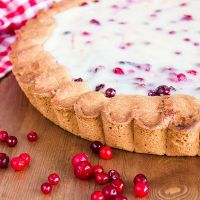 lingonberry koláč se zakysanou smetanou