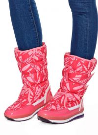 růžové boty 8