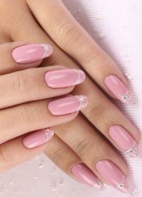 różowy manicure1