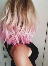 růžové prameny na blond vlasů 7