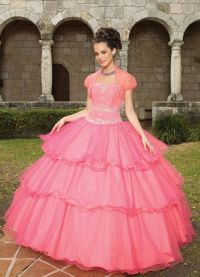 suknia ślubna z różową kokardką 4