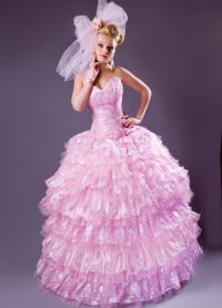 suknia ślubna z różową kokardką 5