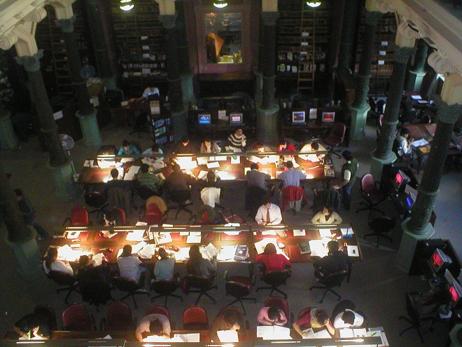 Библиотека внутри дворца