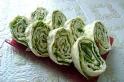 lavash roll s tvarohem a zeleninou