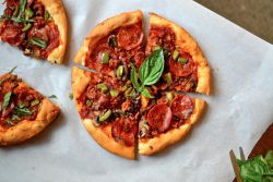 Как да готвя пица без сирене във фурната