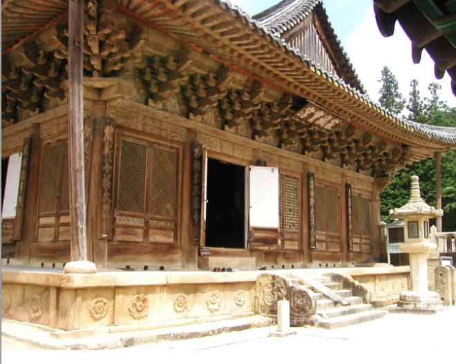Старинные здания храма