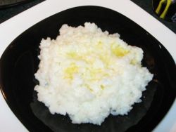 owsianka ryżu w kuchence mikrofalowej
