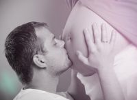 Pozowanie do sesji zdjęciowej w ciąży 6