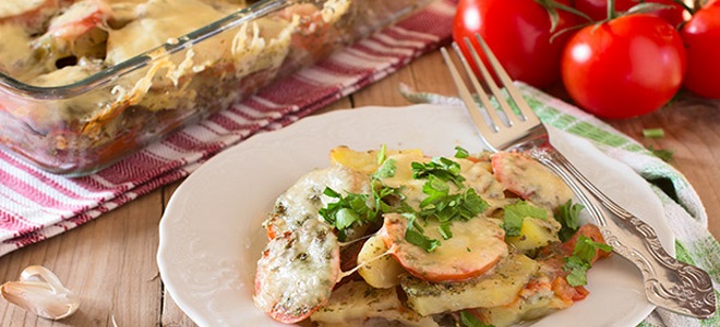 potato krompirja z zelenjavo in sirom