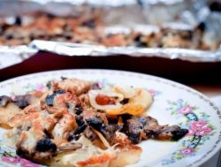 кромпир са печуркама и месом у тигању