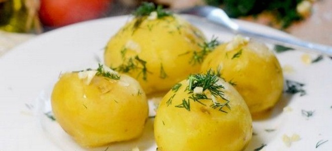 vařené brambory v pomalém sporáku