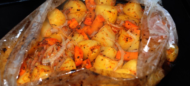 Krompir v rokavu v peči