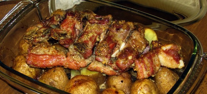 Krompir z mesom v peči