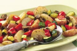 печени картофи със зеленчуци във фурната