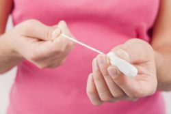 как да разграничите менструацията от кървенето по време на бременност