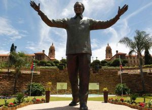 Памятник Нельсону Манделе