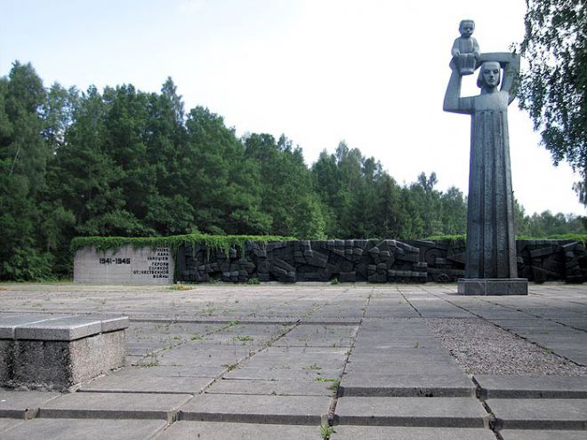 Памятник на Приекульском братском кладбище