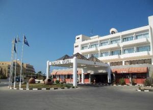 Вход в Odessa Beach Hotel