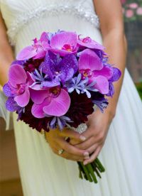 fialová svatební kytice 6