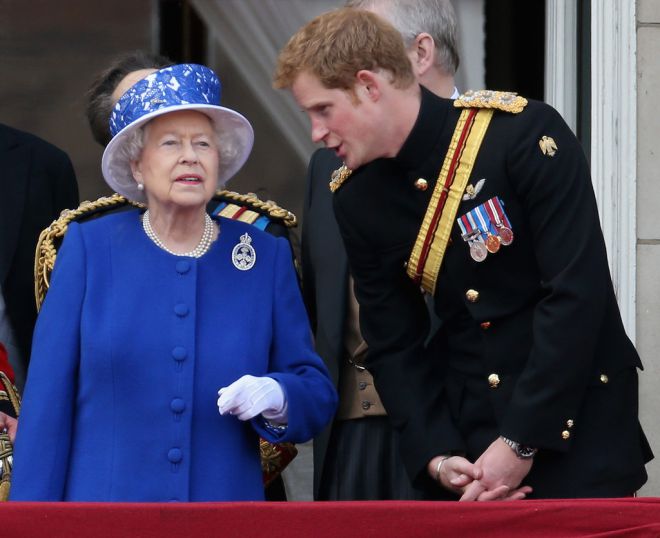 Королева Елизавета II и принц Гарри