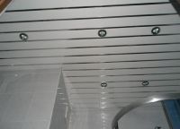 Алуминиев решетъчен таван за баня 1