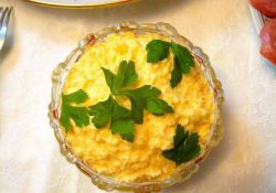 reďkovkový salát s majonézou a vejcem