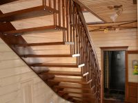 дървена къща за стълбищни стълби 2