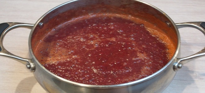 Tkemali с доматена паста от череша слива - рецепта