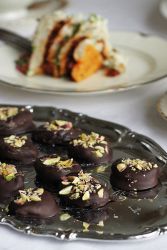 Przepis na cukierki czekoladowe z suszonymi śliwkami