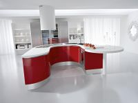 3. Rdeča in bela kuhinja