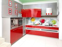 5. Rdeča in bela kuhinja