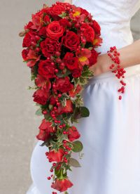 červená svatební kytice 6