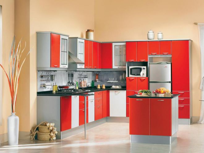 Červená barva uvnitř kuchyně