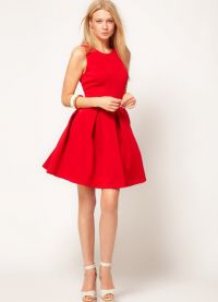 червена рокля за сватбата на приятелката 2