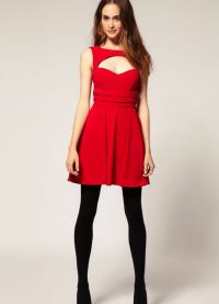 червена рокля с черни чорапогащи 2