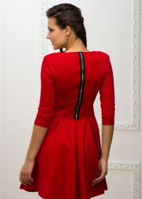 Červené šaty s dlouhými rukávy 3